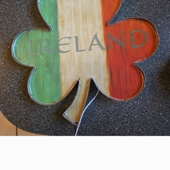 Ireland Shamrock LED Wall Art - Picture 2 of 2